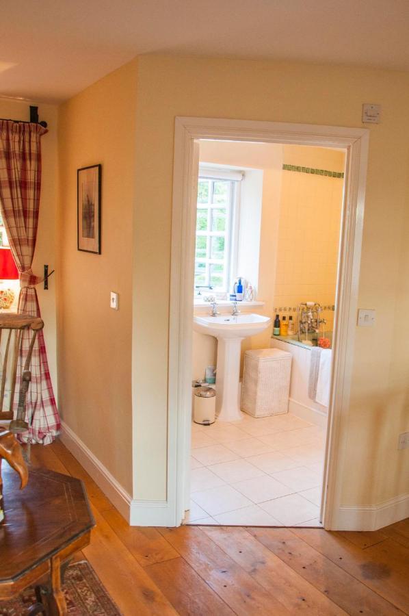 Milton Farm Bed & Breakfast East Knoyle ภายนอก รูปภาพ