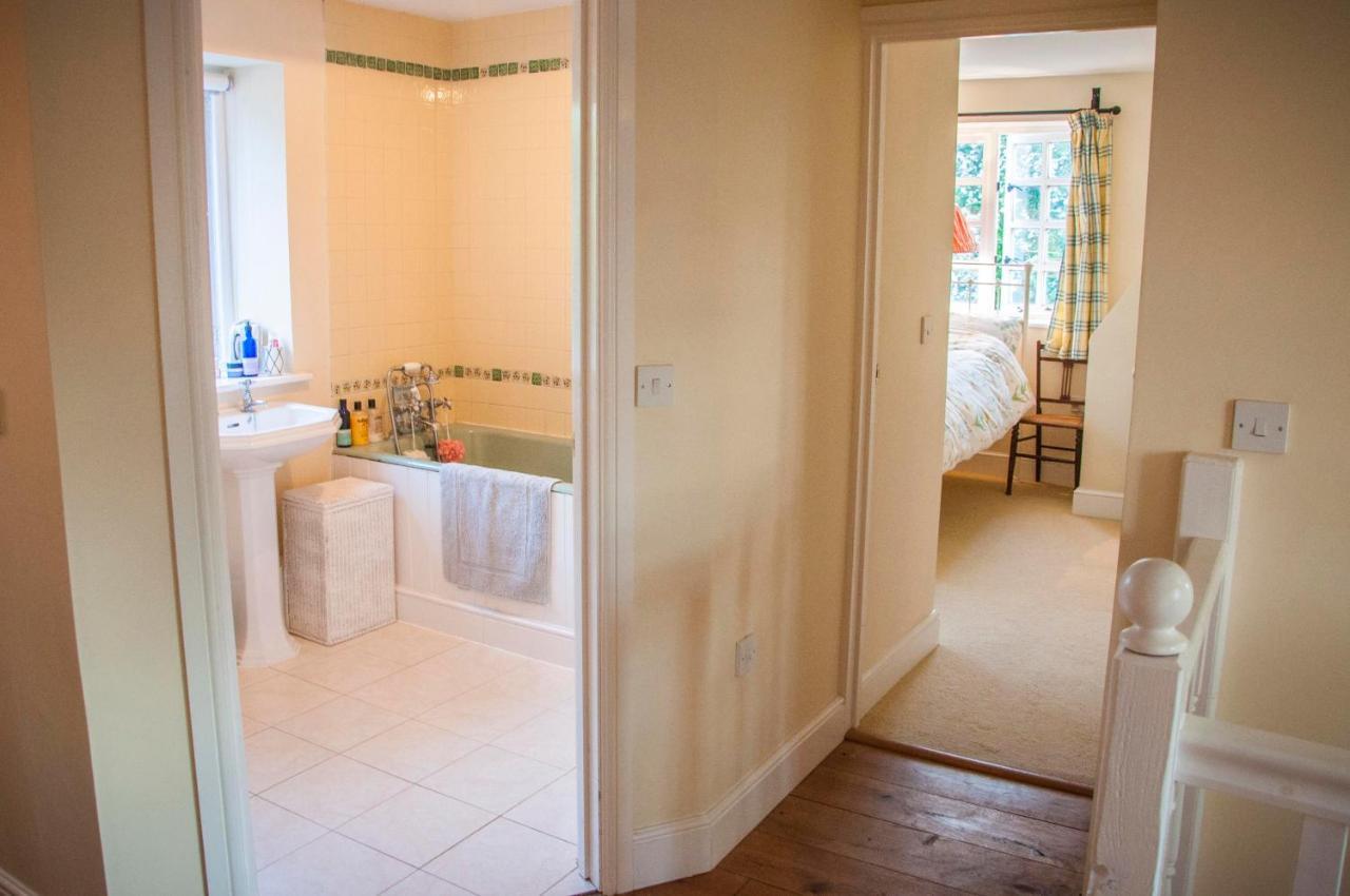 Milton Farm Bed & Breakfast East Knoyle ภายนอก รูปภาพ